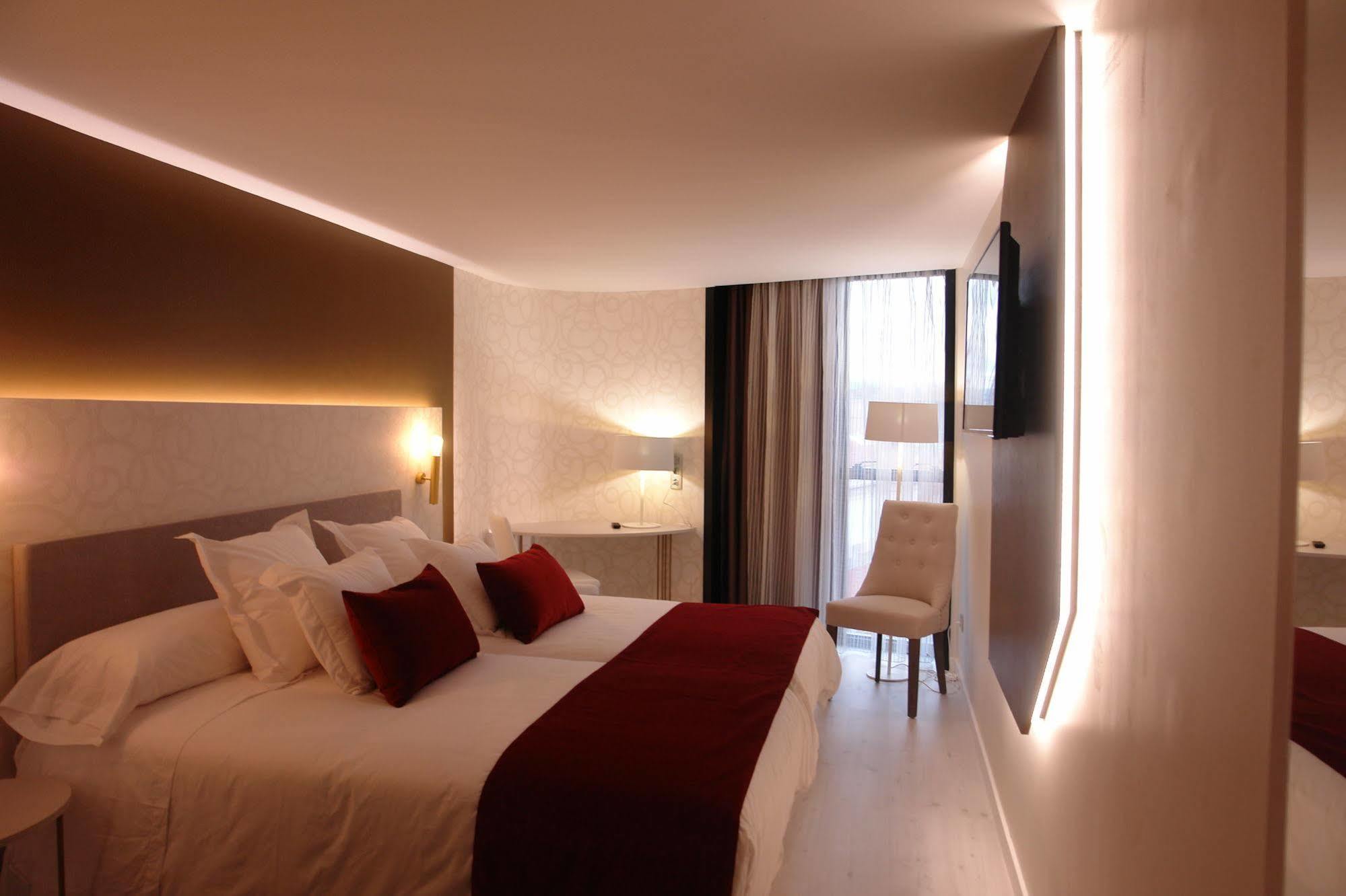 Hotel Cardenal Monforte De Lemos Exterior photo